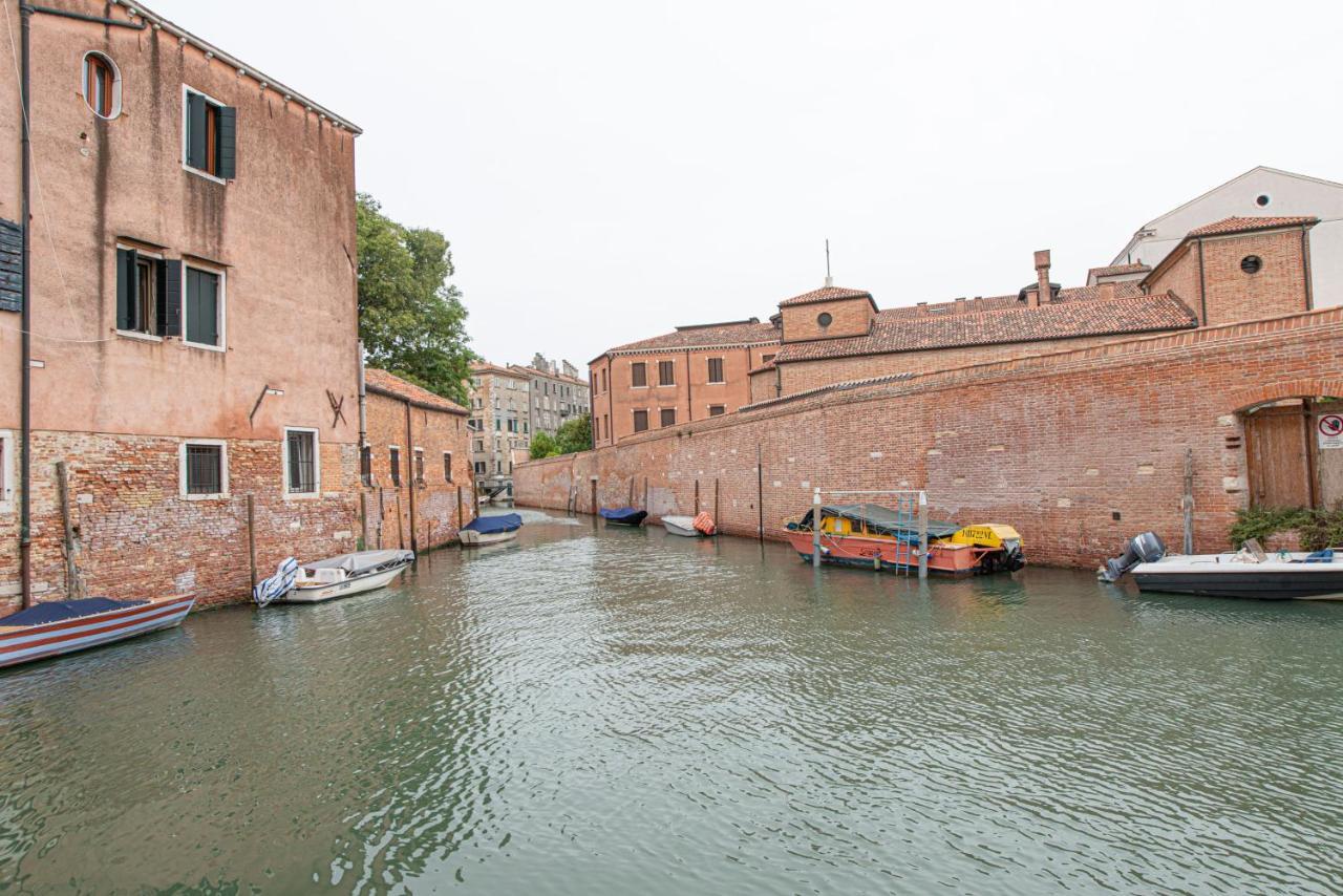 Ca' Leoncino - Venice Canal Front Apartment 外观 照片